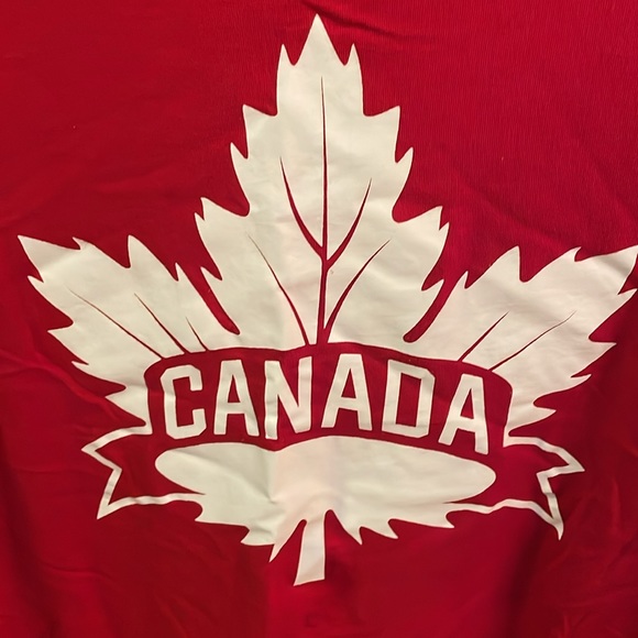 Red Canadian t shirt. - Picture 2 of 3